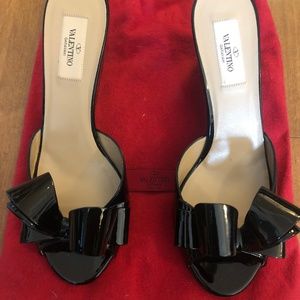 Brand New Valentino Garavani Bow Wedges Black 39